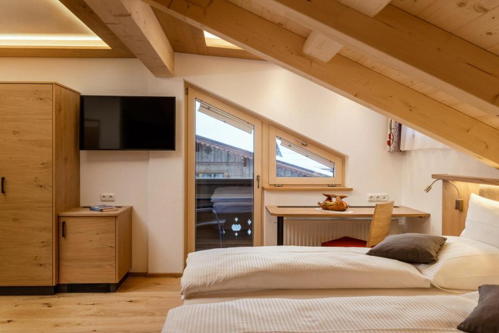 Dorfstube Hotel Holzgau Exterior photo